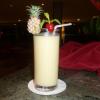 Piña colada  História:  Este Cocktail é um clássico das praias caribenhas. Seu sabor tropical e exótico proporciona descontração e reproduz a atmosfera sensual do Mar do Caribe. É a bebida perfeita para relembrar momentos vividos à beira-mar. A Piña Colada foi criada no Hotel Hilton Caribe, no Bar Beachcomber, por Ramón “Monchito” Marrero, em Porto Rico no ano de 1954. Existe até uma placa oficial na entrada do local onde o Drink foi feito pela primeira vez. Outra curiosidade sobre a bebida – que de “abacaxi amassado” não tem nada – é que por ser tão apreciada, ganhou até uma canção “The Escape”, de Rupert Holmes. Descasque este abacaxi no fim de semana e curta o Cocktail!